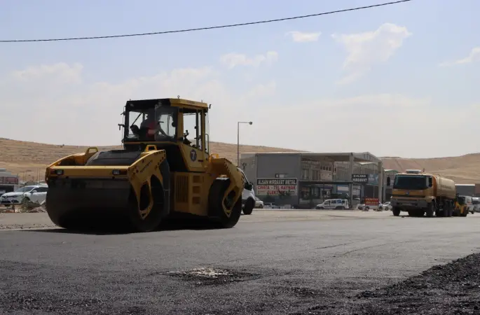 BÜYÜKŞEHİR’İN ASFALT ÇALIŞMASI ESNAFIN YÜZÜNÜ GÜLDÜRDÜ