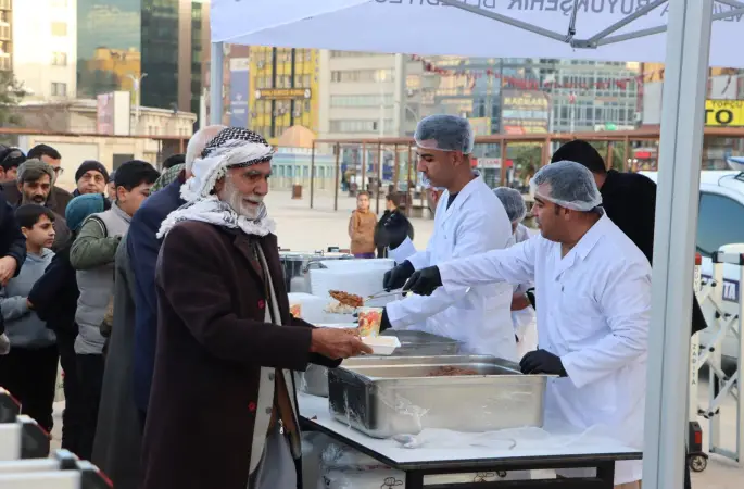 BÜYÜKŞEHİR’İN İFTAR ÇADIRINDA İLK ORUÇLAR AÇILDI.