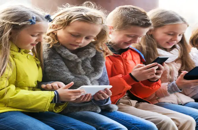 Dijital Dünyada Çocuklara Kalkan: 'Çocuk Hattı' Dönemi Başlıyor!