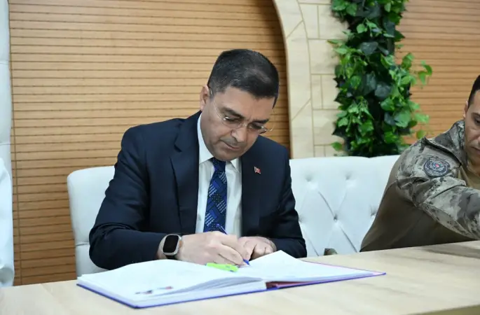 Emniyet Müdürü Atilla Aksoy, Mesai Arkadaşlarından Çiftin Nikah Şahidi Oldu