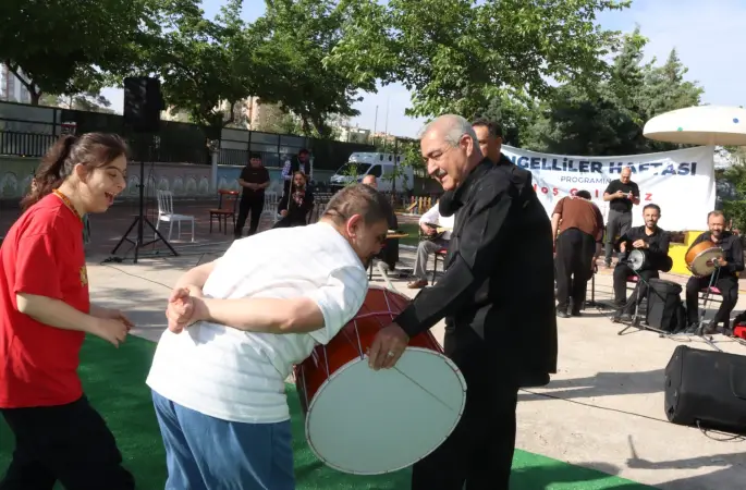 ENGELSİZ HAYATLAR SIRA GECESİYLE MORAL BULDU