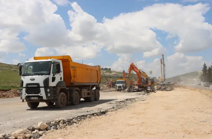 EVREN SANAYİ SİTESİ’NDE KATLI KÖPRÜLÜ KAVŞAK PROJESİ HIZLA İLERLİYOR