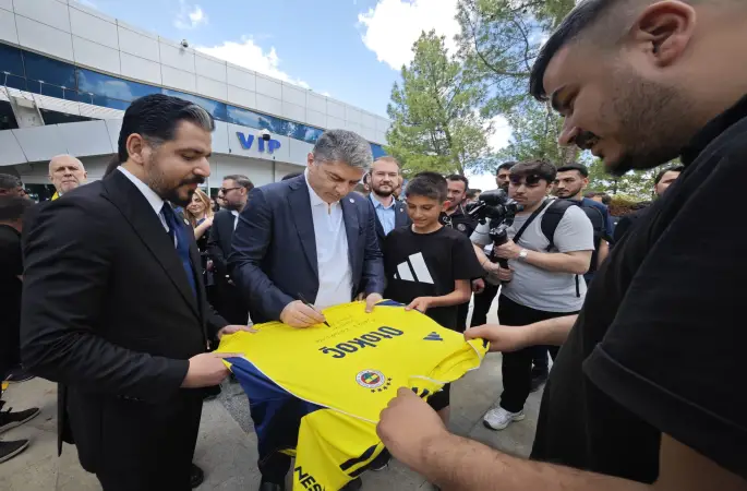 Fenerbahçe Başkan Adayı Hakan Safi’den Şanlıurfa Çıkarması: GAP Havalimanı’nda Coşkulu Karşılama
