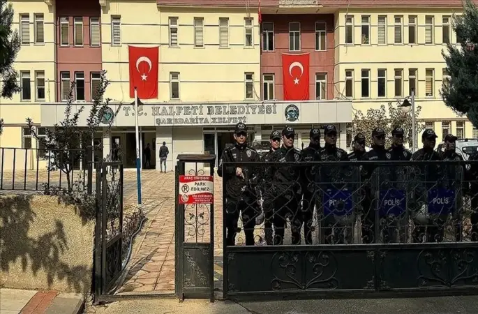Halfeti Belediyesi’ne Operasyon: 47 Kişi Gözaltında