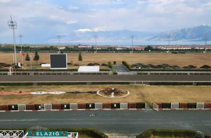 Halı Sahada Başladı, Hipodromlara Sıçradı: 2 Şehirde Meydan Muharebesi, 13 Yaralı!