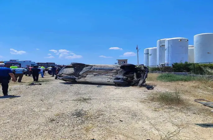 HARRAN’DAN YOLA ÇIKTILAR, NİZİP’TE KAZA YAPTILAR: 1 ÖLÜ, 8 YARALI!