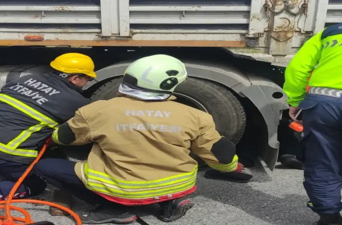 Hatay’da Feci Kaza: Kendi Tırının Altında Kalan Şoför Hayatını Kaybetti