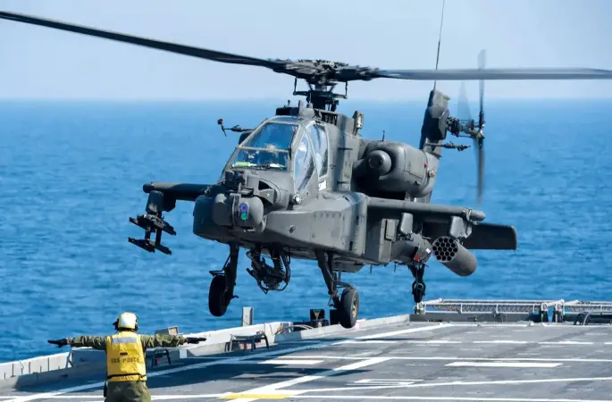 Hürmüz Boğazı’nda Sıcak Dakikalar: ABD’ye Ait Apache Saldırı Helikopteri Düştü!