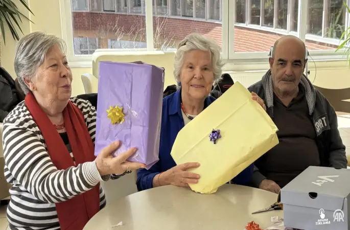 Huzurevi Sakinlerinden Köy Okulu Öğrencilerine Anlamlı Hediye