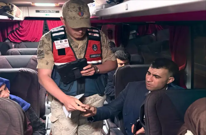 Jandarmadan Urfa Yollarında Sıkı "Bayram" Denetimi: Sürücülere Hayati Uyarılar