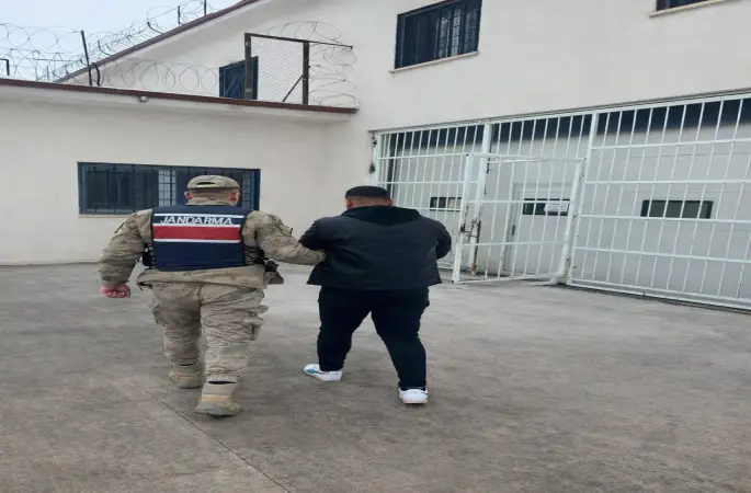 Karaköprü’de Jandarma Operasyonu: 6 Yıl Hapis Cezası Bulunan Firari Yakalandı!