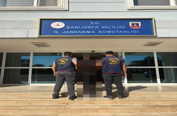 KARAKÖPRÜ'DE JANDARMA OPERASYONU: 7 YILDAN FAZLA HAPİS CEZASI BULUNAN FİRARİ YAKALANDI!