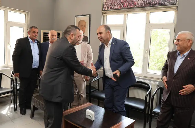 Karaköprü'de Siyaset Hareketlendi: Nihat Çiftçi'den MHP'ye Ziyaret "Yeni Sinyal mi?" Sorularını Akıllara Getirdi