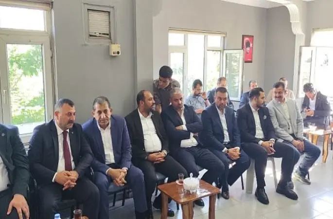 Menderes Atilla’dan Aile Damadı Ecz. Osman Mutlu’ya Tam Destek: Siyaset Dünyasında Takdir Toplayan Paylaşım!