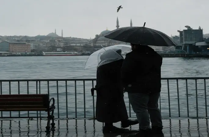 Meteoroloji'den Uyarı: Hafta Sonu Yurt Genelinde Sağanak Yağış ve Sıcaklık Düşüşü Bekleniyor