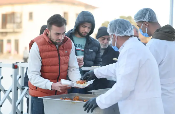 Şanlıurfa Büyükşehir Belediyesinin İftar Çadırlarına Yoğun Talep