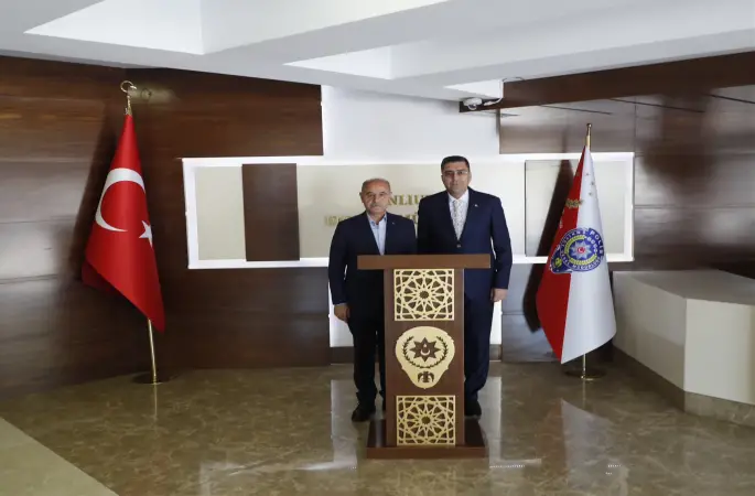 ŞANLIURFA EMNİYETİNDE ÖNEMLİ ZİYARET: MEHMET AKTAŞ’TAN MÜDÜR AKSOY’A ZİYARET