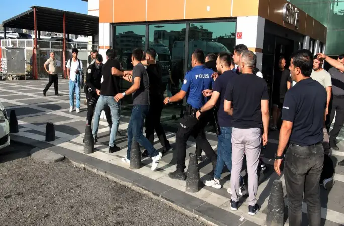 Şanlıurfa Otogarı’nda Taşlı, Sopalı ve Bıçaklı Kavga: 3 Yaralı, 4 Gözaltı