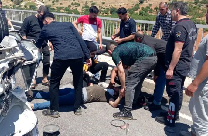 ŞANLIURFA’DA BAYRAM GÜNÜ FOTOĞRAFI: Kurban Kesiminden Dönen Aile Kaza Yaptı, 5 Yaralı!