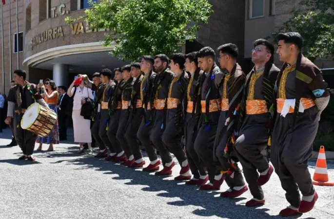Şanlıurfa’da Halk Oyunları Coşkusu: Yarışmalar Kortej Yürüyüşüyle Başladı