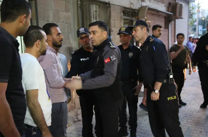 Şanlıurfa’da İnsanlık Ölmedi Dedirten Kahramanlık: Canı Pahasına Kurtardı, Emniyet Müdürü Aileyi Yalnız Bırakmadı