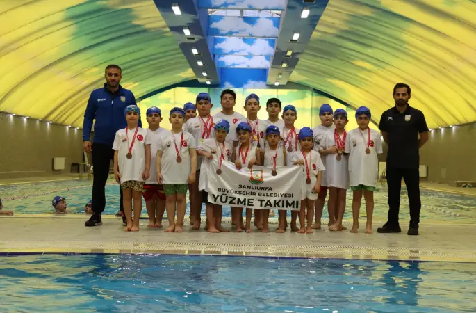 ŞANLIURFA’DA MİNİK YÜZÜCÜLERDEN 24 MADALYA