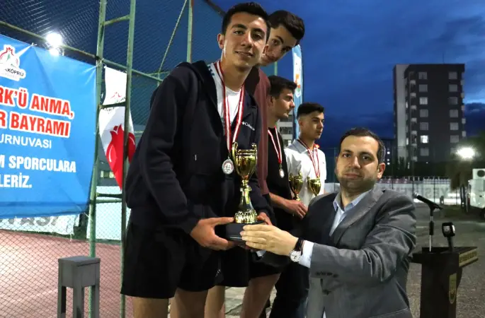 ŞANLIURFA’DA ÖDÜLLÜ TENİS TURNUVASI FİNALLE SONA ERDİ