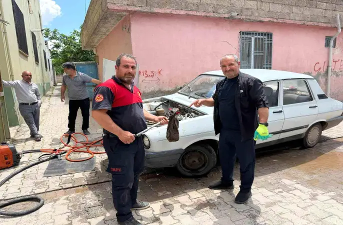 Şanlıurfa'da Otomobil Motoruna Gizlenen Yılan İtfaiyeyi Alarma Geçirdi!
