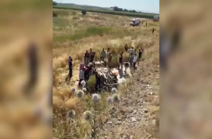 Şanlıurfa'da Otomobil Şarampole Yuvarlandı: 1 Ölü, 4 Yaralı