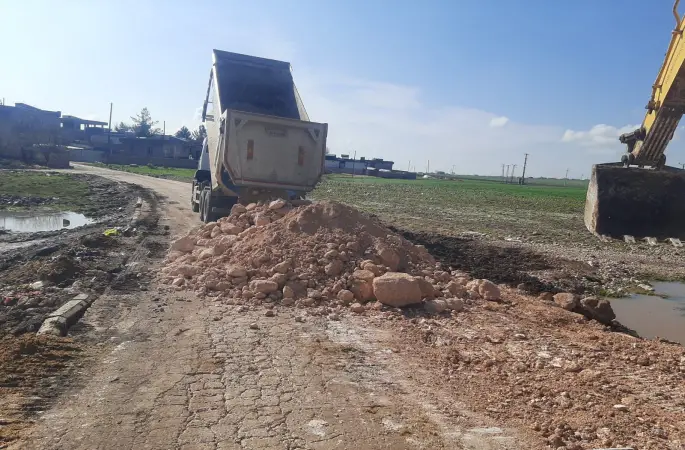 ŞANLIURFA’DA YAĞIŞ SONRASI YOL ÇALIŞMALARI ARALIKSIZ SÜRÜYOR