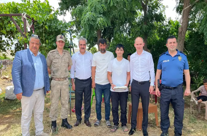 Siverek Kaymakamı Salih Sak'tan Yaralı Öğrencilere Karne Ziyareti