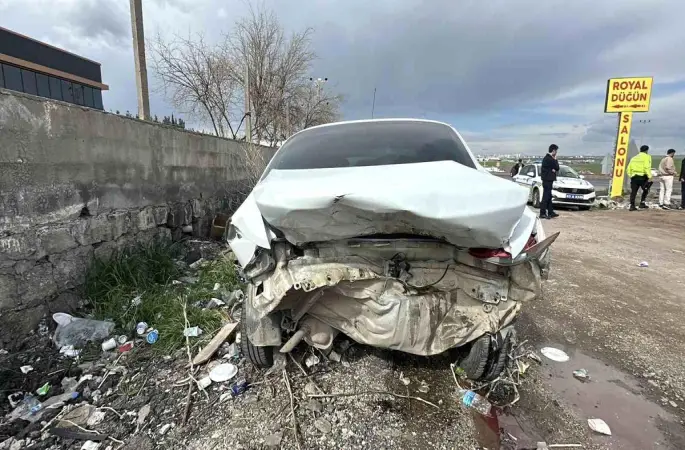 Siverek’te meydana gelen trafik kazasında biri ağır olmak üzere iki kişi yaralandı.