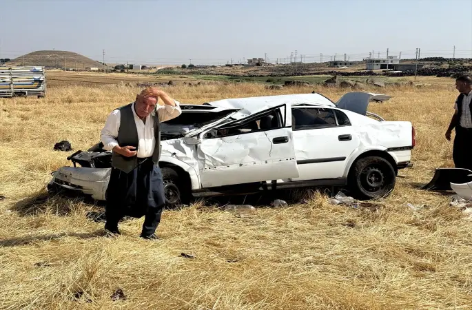 Siverek’te Otomobil Şarampole Devrildi: 4 Yaralı!
