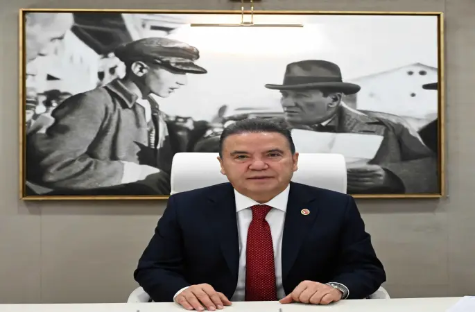 Siyaset Gündemine Bomba Gibi Düşen İfade: Muhittin Böcek’ten "Genel Merkez" ve "Özgür Özel" İddiaları!