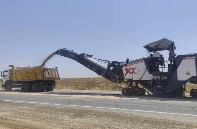 Sosyal Medya Tepki Göstermişti, Vali Şıldak Müjdeyi Verdi: Şanlıurfa-Mardin Hattında Büyük Yol Çalışması Başladı!