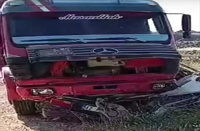 Viranşehir’de Feci Kaza: Otomobil Kamyonun Altına Girdi, 3 Ölü!