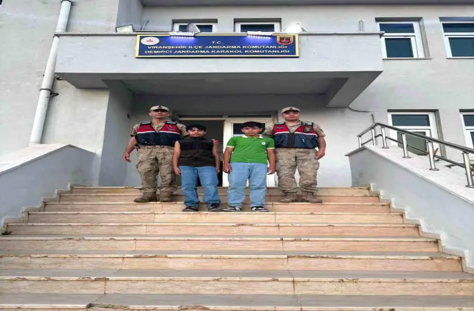 Viranşehir’de Jandarmadan Dikkatli Devriye: Yol Kenarında Bulunan 2 Kayıp Çocuk Ailelerine Teslim Edildi
