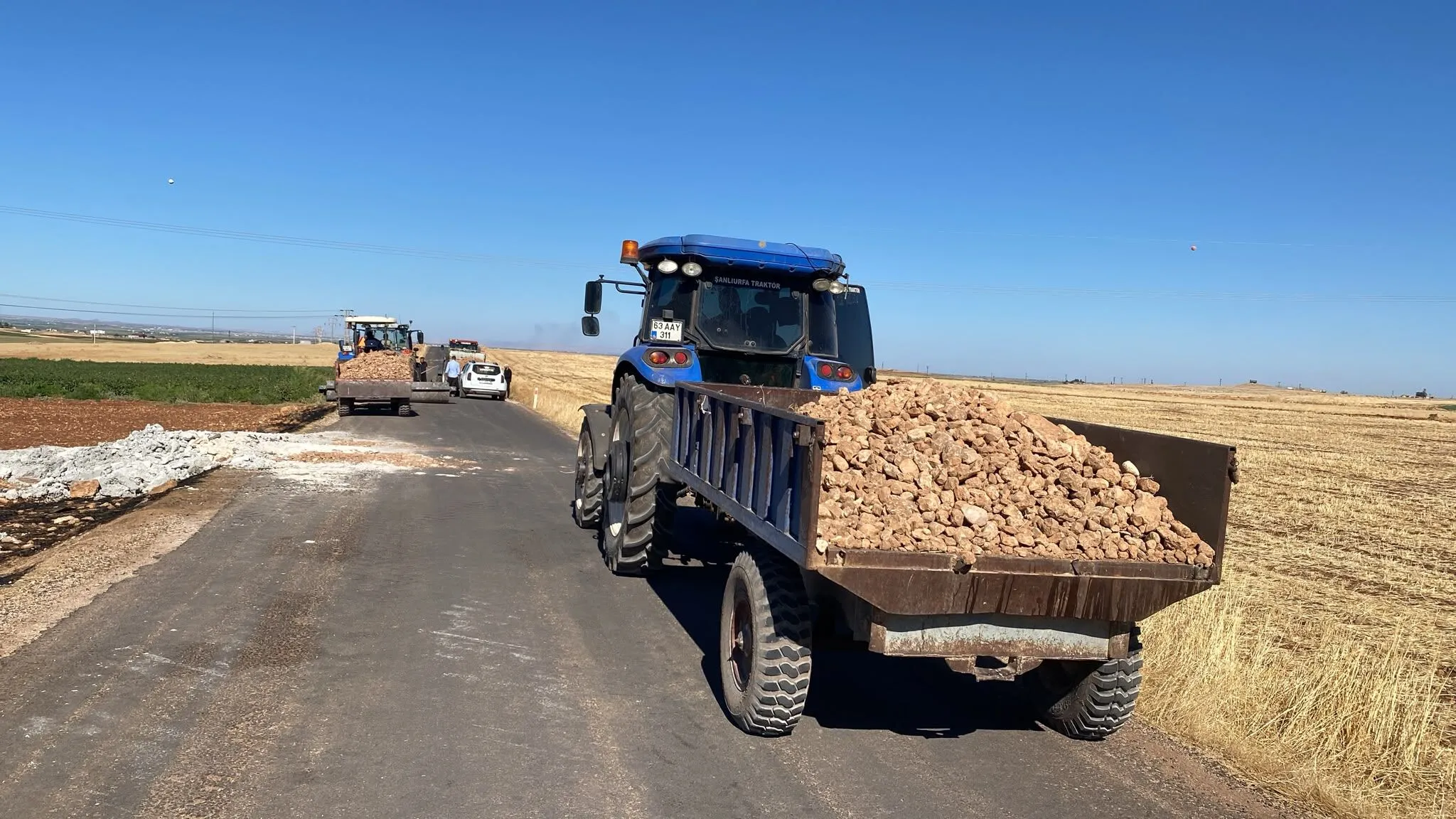 viransehirde-koyluler-yol-seferberligi-baslatti-hedef-mardin-yoluna-kadar-ulasmak.webp