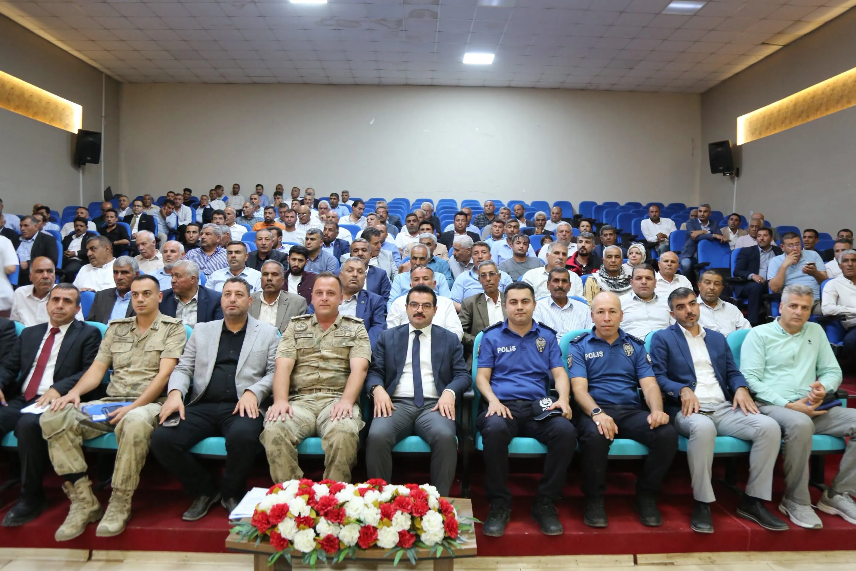 harranda-muhtarlarla-ilce-gundemi-masaya-yatirildi-3.webp