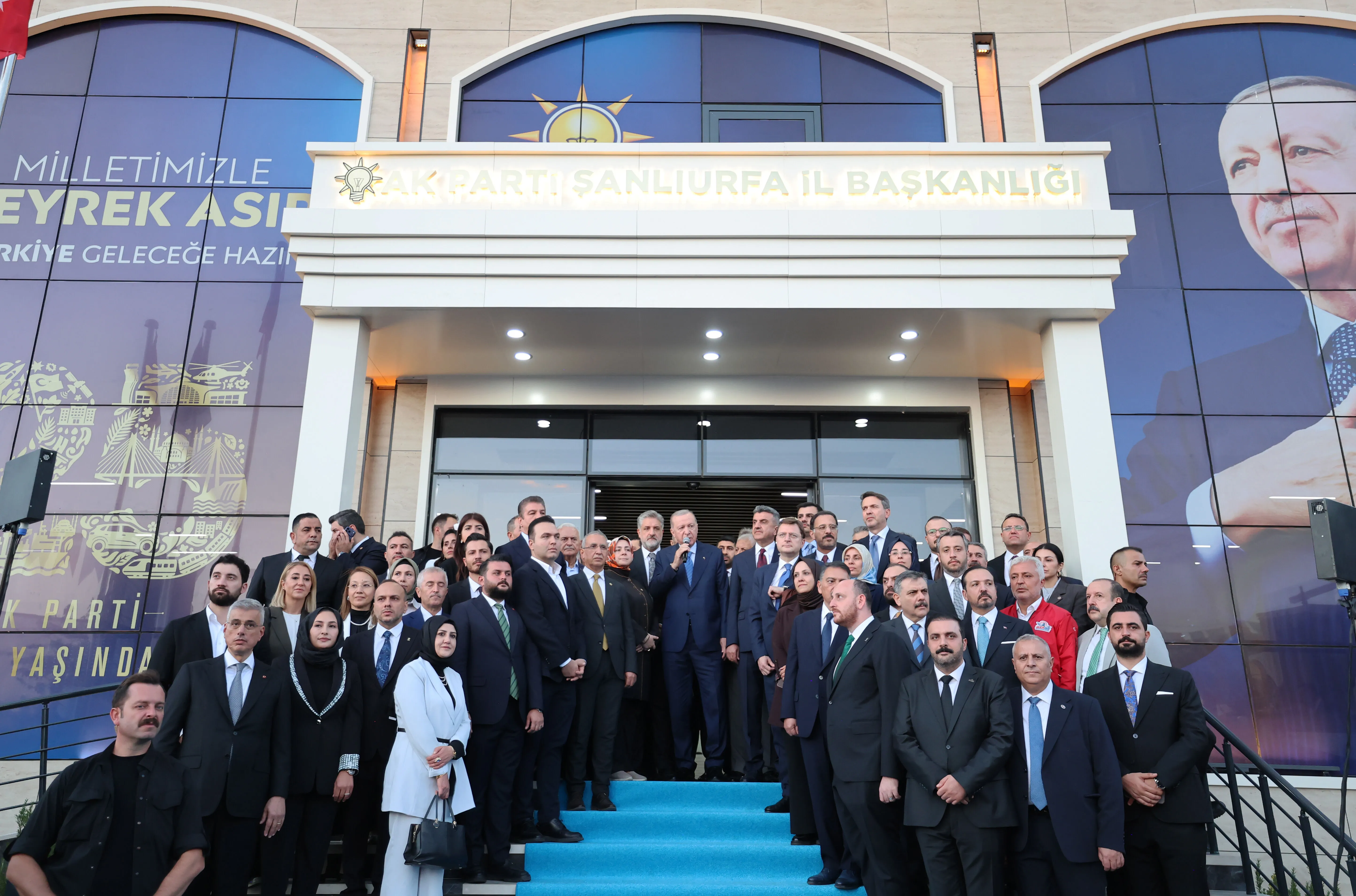 cumhurbaskani-erdogan-sanliurfada-ak-parti-il-baskanliginin-yeni-hizmet-binasini-acti-6.webp