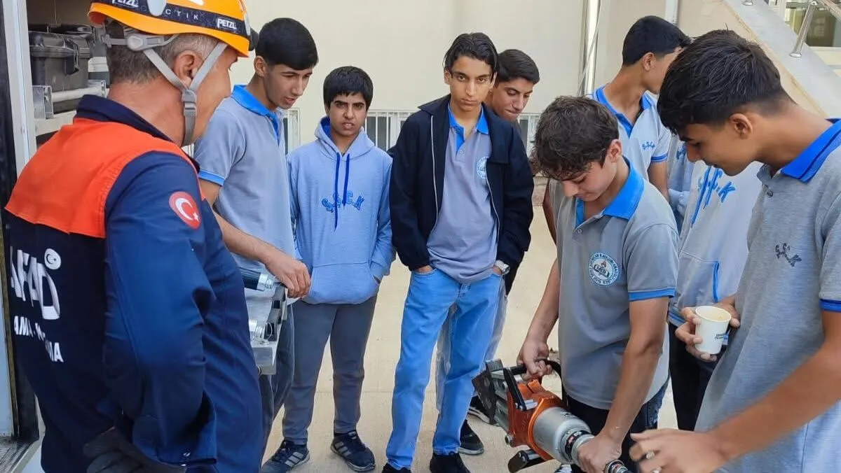 sanliurfada-afaddan-hayat-kurtaran-deprem-tatbikati-2.webp