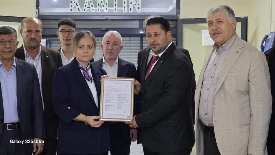 sanliurfa-ticaret-borsasi-baskanligina-secilen-halil-kizilkaya-mazbatasini-aldi-2.webp