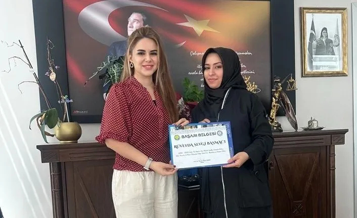 harran-universitesinde-ruveyda-ve-sadiyenin-basarisi-1.webp