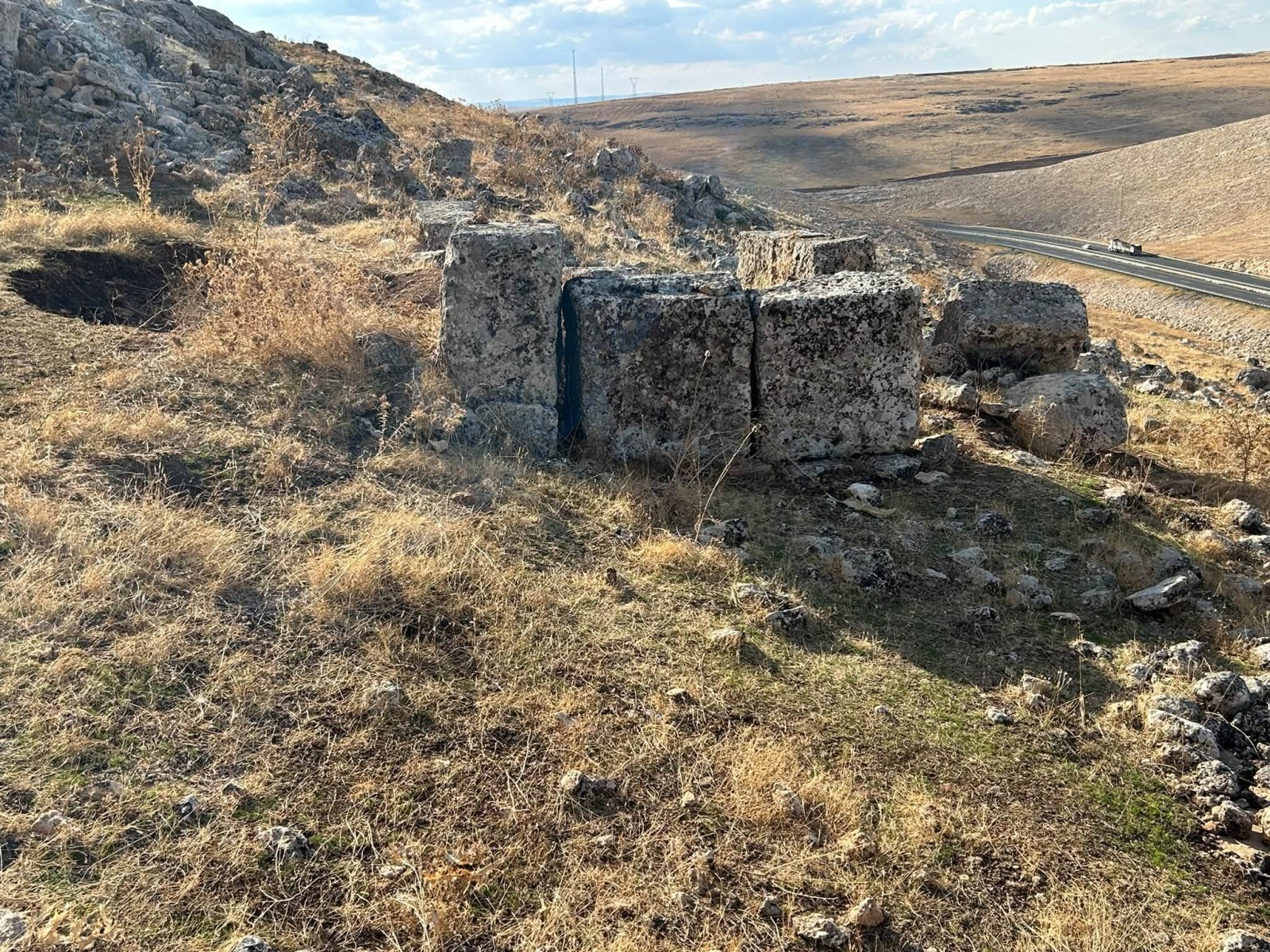 Şanlıurfa-Viranşehir yolunda tarihin izleri: Dağyanı Harabeleri ve Mağaraları