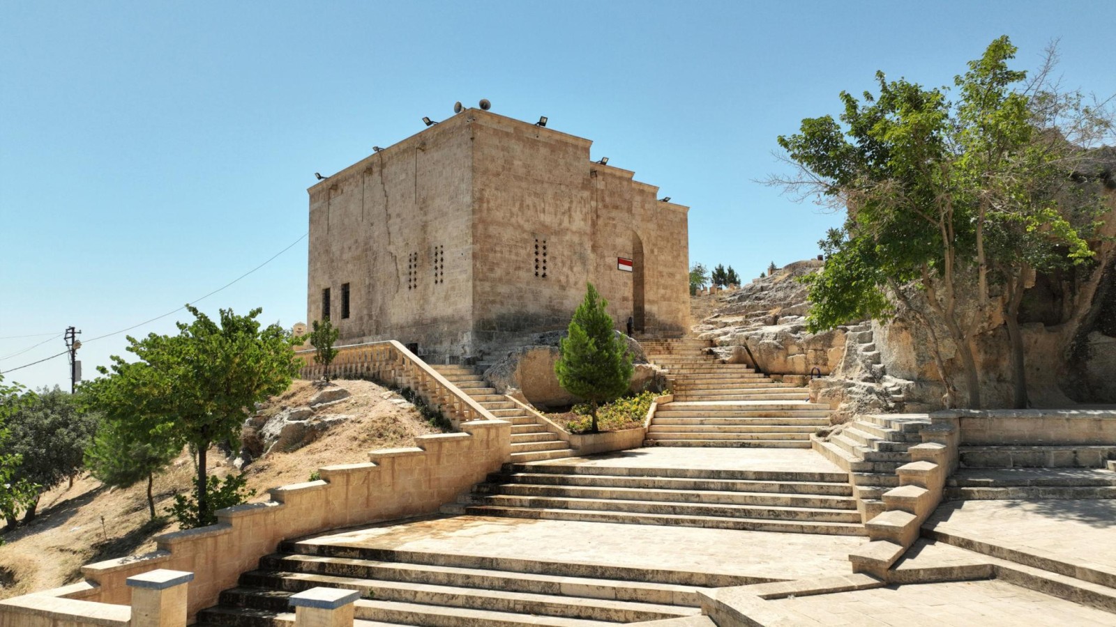 Şıh Maksut Türbesi