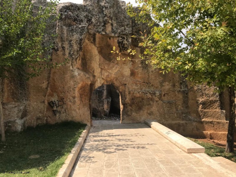 Şıh Maksut Türbesi