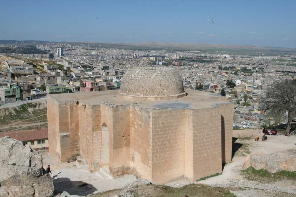 Şıh Maksut Türbesi