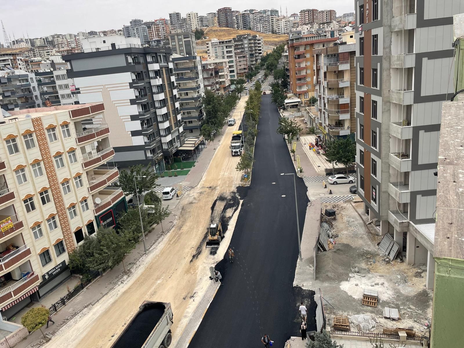 BÜYÜKŞEHİR YOLLARI YENİLİYOR, KARAKÖPRÜ’DE ULAŞIM RAHATLIYOR - 1