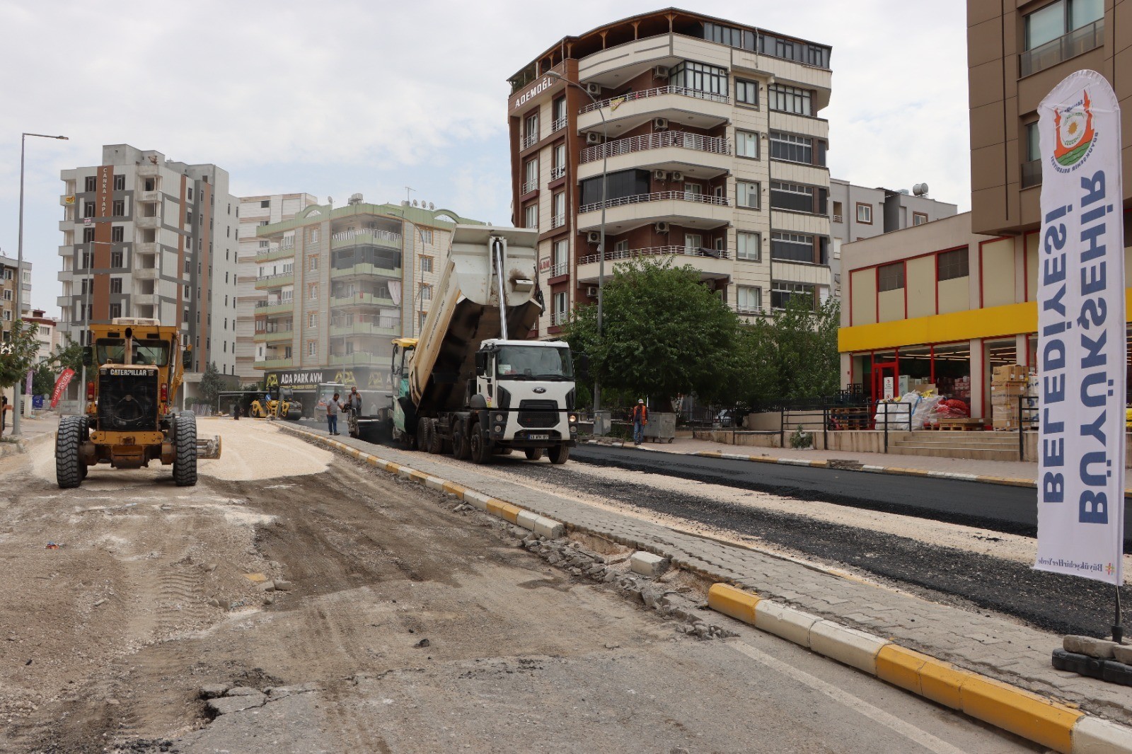 BÜYÜKŞEHİR YOLLARI YENİLİYOR, KARAKÖPRÜ’DE ULAŞIM RAHATLIYOR - 6