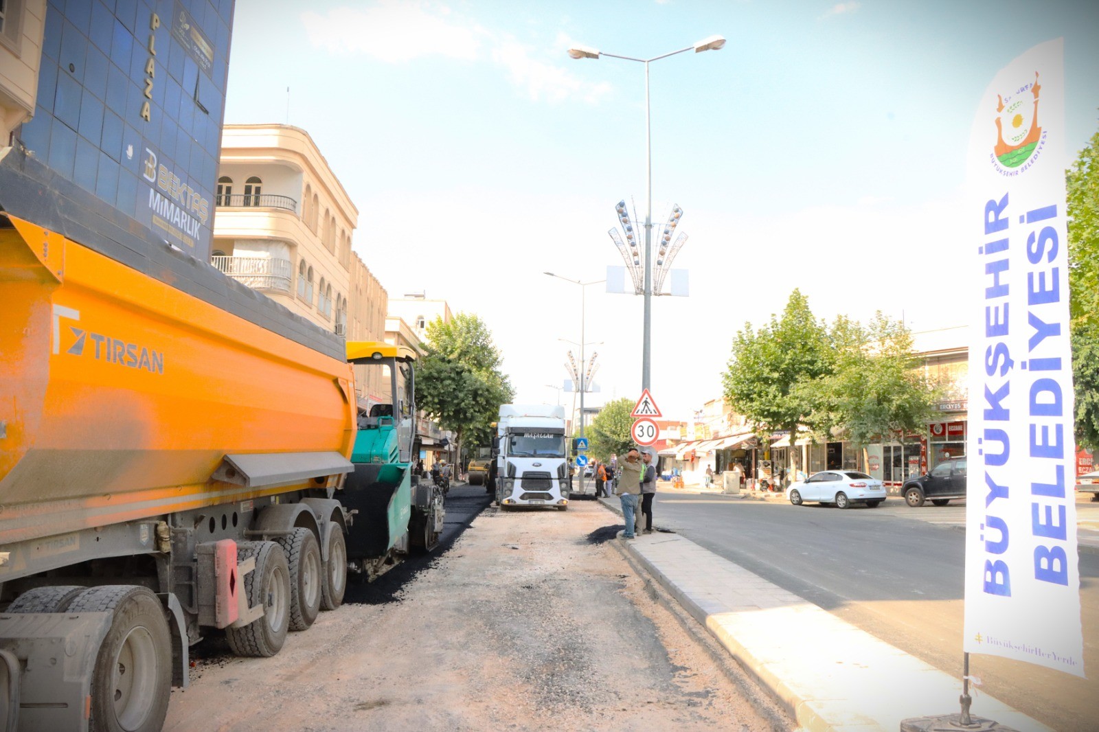 SİVEREK’TE ADNAN MENDERES CADDESİ YENİLENEREK MODERN GÖRÜNÜME KAVUŞTU - 1